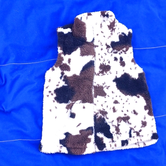 🏷3/$15 Cow Print Vest - Picture 2 of 2